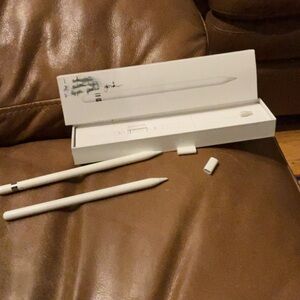 2 Apple White Stylus for iPads. Generation  1. And Generation.  2  - Apple
